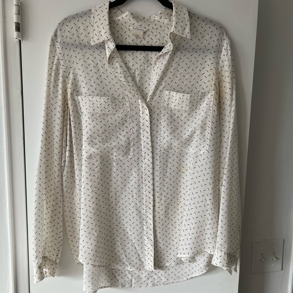 CLUB MONACO WHITE BUTTON DOWN WITH BLACK ARROWS